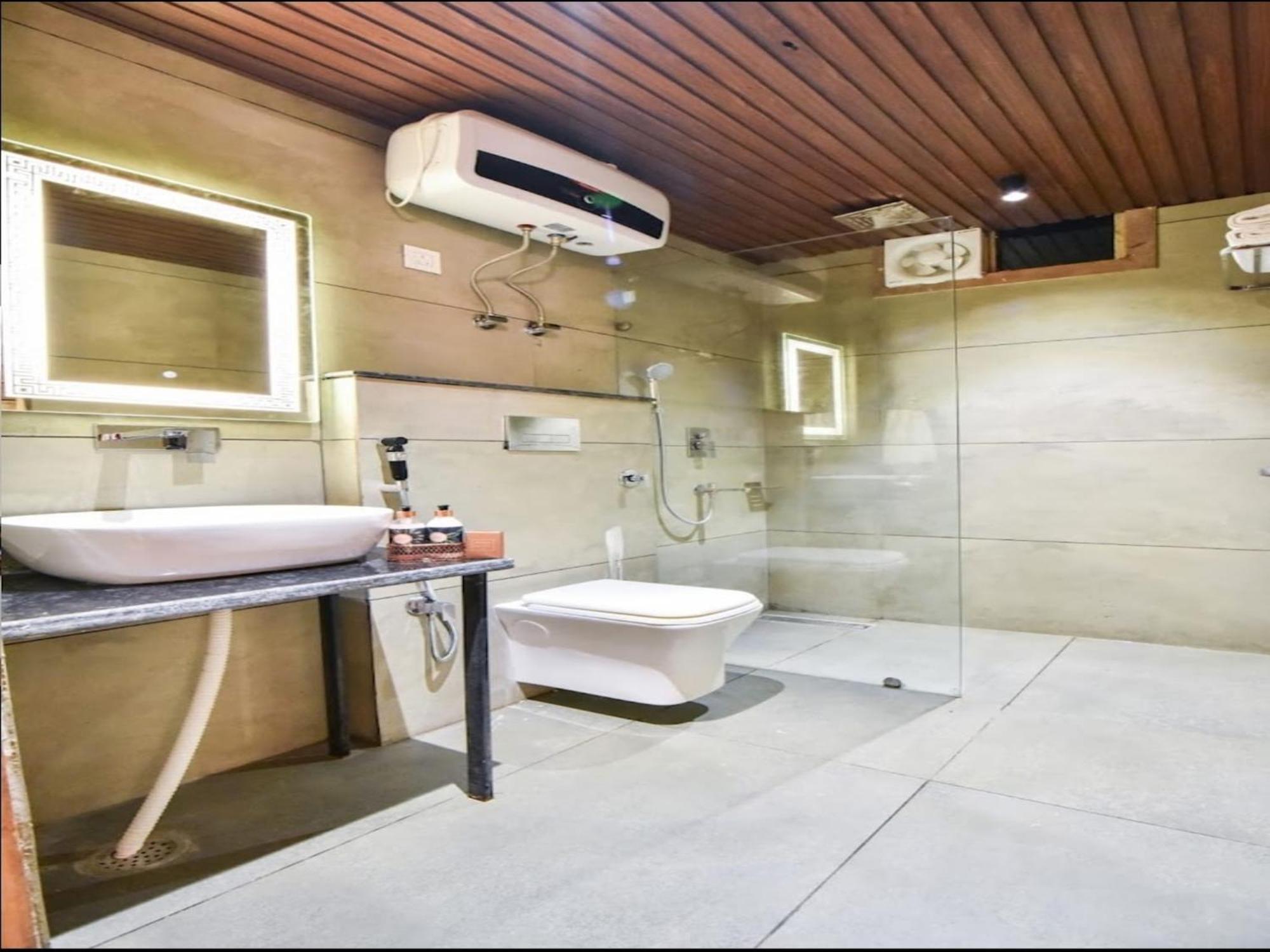 La Riqueza Koala Inn # 5 Mins From Mall Road # Mountain View Rooms # Private Parking #Family Hotel #Traveller'S Choice Hotel McLeod Gandzs Kültér fotó